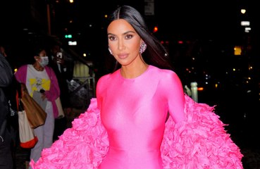 Download Video: Kim Kardashian lanzará una colección de complementos y accesorios para el hogar