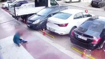 Sancaktepe'de MHP'li üyeye silahlı saldırı anı kamerada