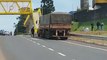 Caminhões se envolvem em colisão no Trevo Cataratas, em Cascavel
