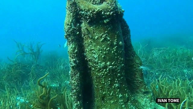 Venezuela: une statue de la Vierge immergée protège les coraux de la pêche au chalut