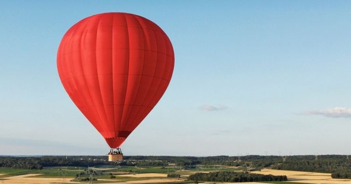 Employé de la SNCF, il abandonne le chemin de fer et prend son envol en devenant... pilote de montgolfière