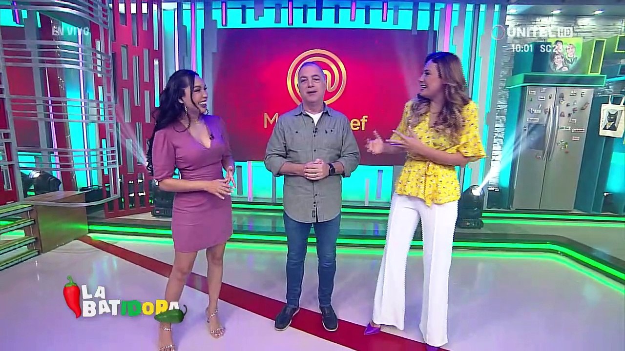 Wilson cocina una de sus especialidades en La Batidora 