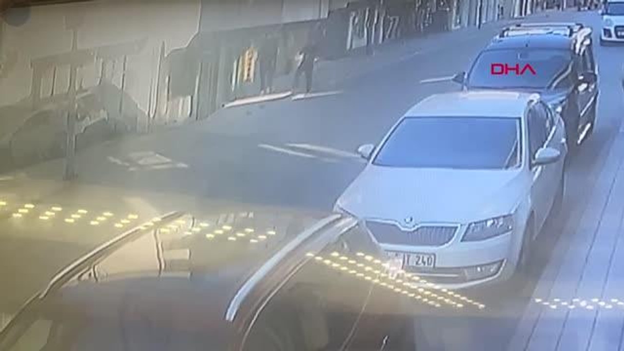 Son dakika haber... SANCAKTEPE'DE HIRSIZ POLİS KOVALAMACASI KAZAYLA SONUÇLANDI