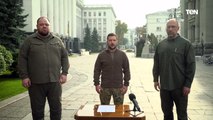 لحظة توقيع الرئيس الاوكراني على طلب انضمام بلاده للناتو