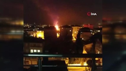 Sultanbeyli'de yufka yaparken çatıyı yaktılar