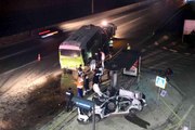 Yolcu almak için durağa yanaşan halk otobüsüne otomobil çarptı: 1 ölü, 2 yaralı