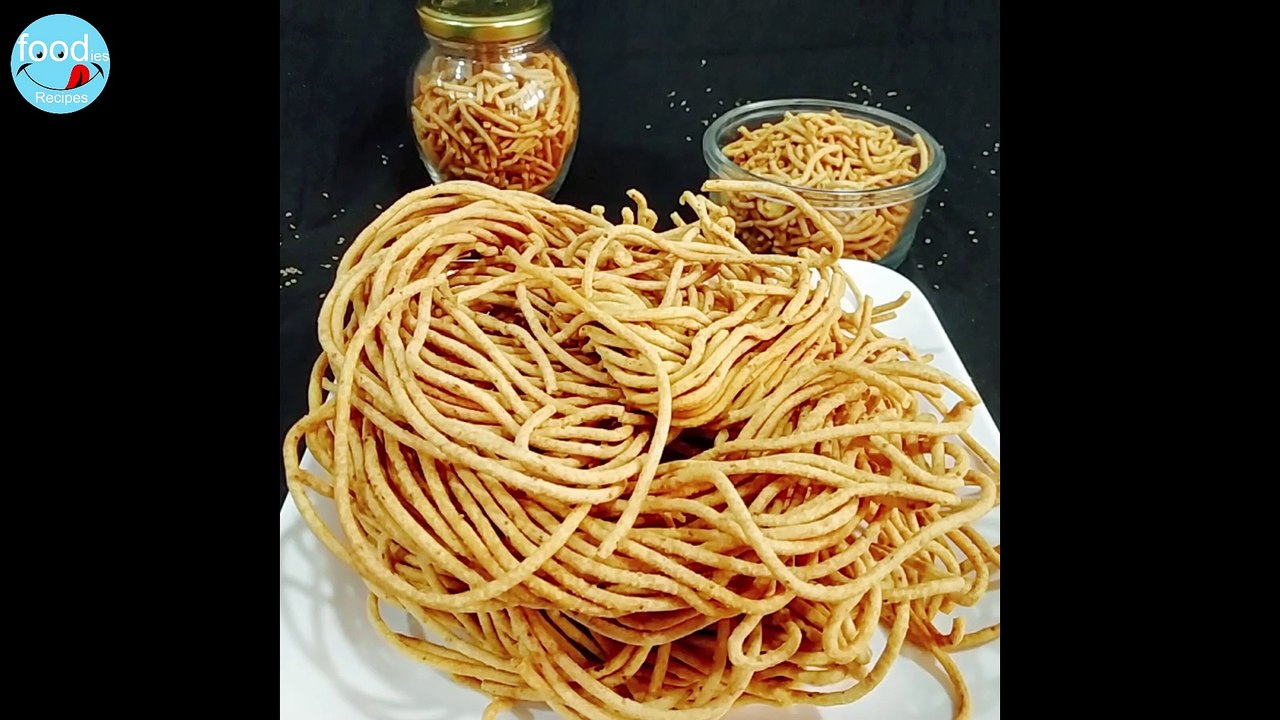 Holi special dry snacks recipe | Besan ki Sev | Crispy Verki Puri