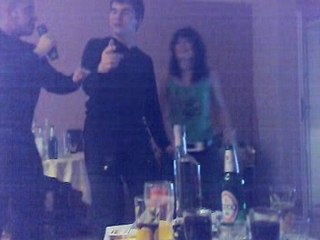 Piqn sum na durvo i peq tupa pesen