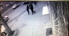 İstanbul'da kapkaç anları kamerada: Birinin elinden diğerinin kulağından çaldılar