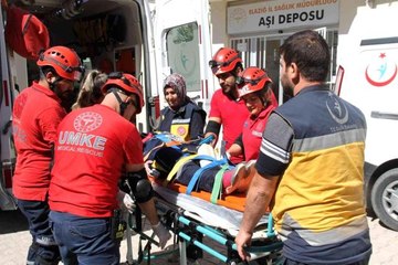 Sağlıkçılar bu kez arkadaşlarını kurtarmak için seferber oldu