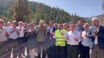 Antalya haberleri! Akseki'de Halaç Yolu sıcak asfalt ile kaplanıyor
