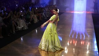 Malaika Arora flaunts her sexy dance moves on fashion week ramp