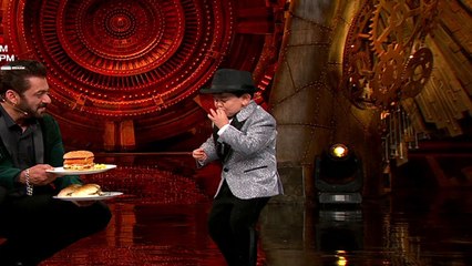 Bigg Boss 16 Premiere Promo: Abdu Rozik ne BB House me jane se pehle Salman ke sath Khaya BURGIRR!