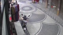 Mağazadan elbise 'çalan' haylaz kedi kameraya böyle yakalandı