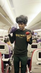 Viral Video : Boy Selling Water In Flight | फ्लाइट में पानी बेचता लड़का
