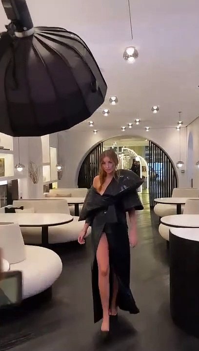 Vittoria de Savoie, la fille de Clotilde Courau et Emmanuel-Philibert de Savoie, a participé à la soirée organisée pour la réouverture de Carita, maison de beauté au 11, rue Faubourg-Saint-Honoré à Paris le 30 septembre 2022.