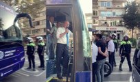 Polisler Muharrem İnce'nin seçim otobüsünün önünü kesti