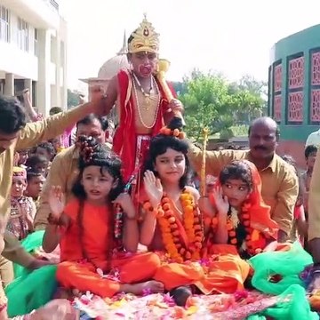अलवर के कई स्कूल में दशहरा पर्व मनाया गया, भगवान राम की झांकी निकाली और रावण दहन किया, देखे वीडियो