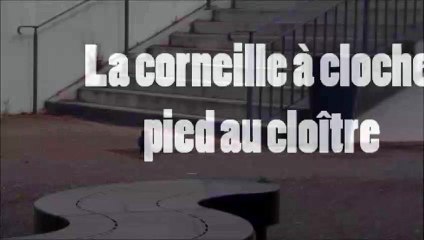 Corneille joue à cloche pied