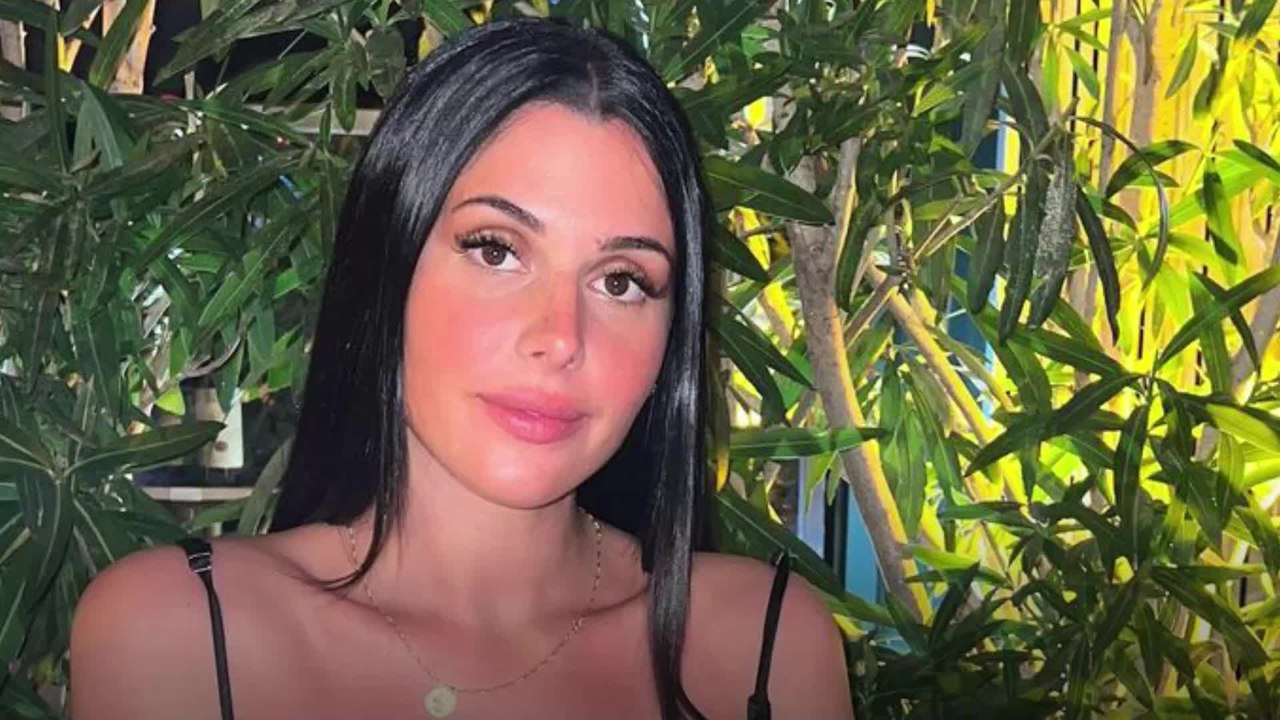 Voici - Coralie Porrovecchio : sa dernière coiffure ne fait pas l'unanimité