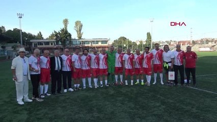 SPOR Futbolun efsane isimleri veteran maçı için sahaya çıktı