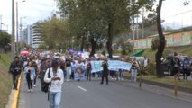 Cientos de manifestantes rechazan la violencia de género en Ecuador