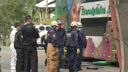 Bus intermunicipal chocó contra un camión en Cauca