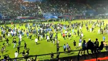 Polis stadyumda biber gazı sıktı: 129 kişi öldü
