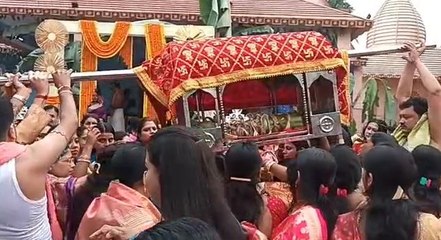 সপ্তমীর সকালে সিঁদুর খেলায় মাতেন রায় পরিবার |OneIndia Bengali