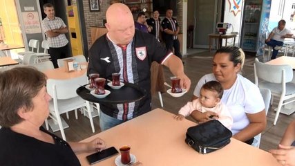 Bu kafede sadece down sendromlular çalışıyor