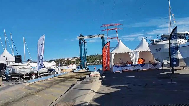 Les puces en vedette ce matin aux Nautiques de Martigues