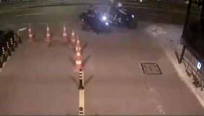 Beşiktaş'ta denetimde nefes kesen anlar kamerada: 12 silah ele geçirildi