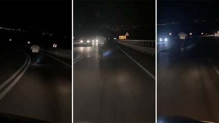 Elektrikli scooter ile karayolunda giden genç kameralara böyle yansıdı