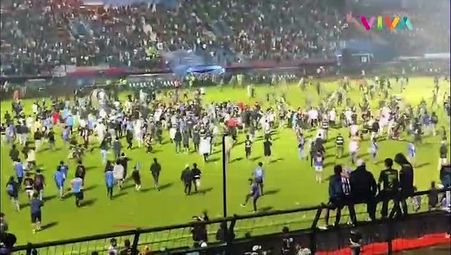 Momen Mencekam Aremania Serang Tim Persebaya