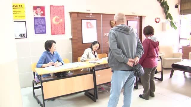 Bulgaristan çifte vatandaşları erken genel seçim için sandık başında