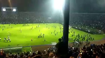 تفاصيل الحادثة الأكثر دموية ومأساوية في تاريخ الرياضة في إندونيسيا