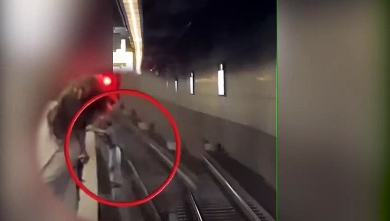 高雄男火車站跳下月台撿手機 幸被一把拉起