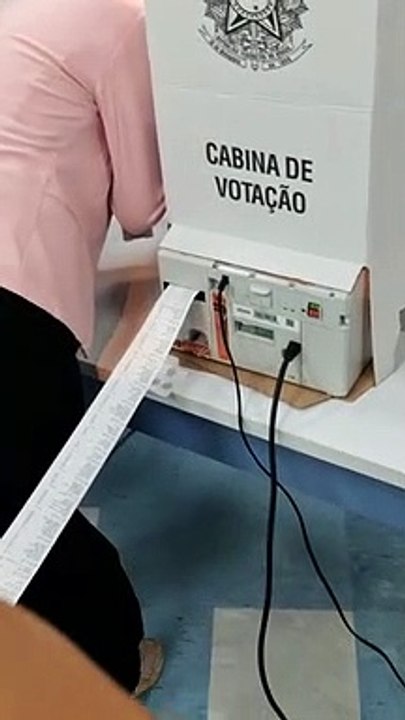 Imagens da zerézima e do teste de biometria na Escola Canadense Sudoeste