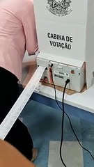 Imagens da zerézima e do teste de biometria na Escola Canadense Sudoeste