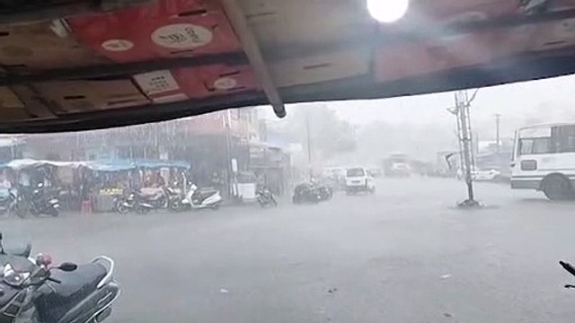 સુરતના ઝંખવાવ વિસ્તારમાં ધોધમાર વરસાદ, ખેલૈયાઓ ચિંતિત