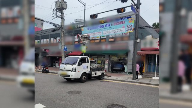 서울 번동에서 편의점으로 차량 돌진...2명 다쳐 / YTN