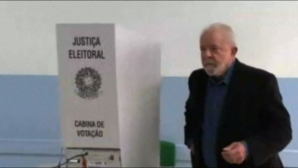 Video herunterladen: Elezioni in Brasile, Lula e Bolsonaro votano