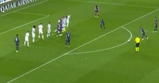 Messi'nin frikikten gol attığı sırada reklam panolarında çıkan yazı herkesin ağzını açık bıraktı