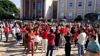 No momento de votar, brasileiros deparam-se com longas filas em Lisboa