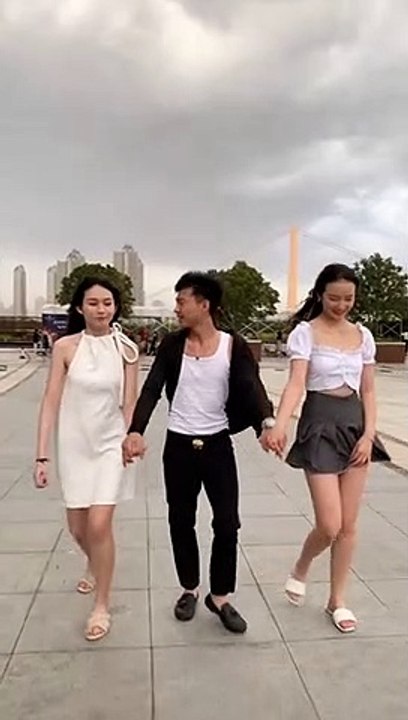 這麼大風裙子差點飛起來了把小姐姐嚇壞了@劉婷@肉蟲蟲（8.19半年慶）@豪哥車模之家【斌少】
