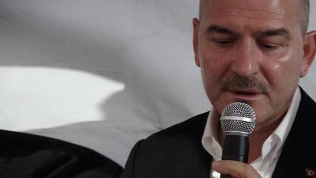 İçişleri Bakanı Süleyman Soylu, katıldığı şehit cenazesinde gözyaşlarını tutamadı