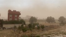 Konya'da kum fırtınası hayatı olumsuz etkiledi