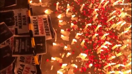 Llanto e indignación en Indonesia tras la mortal estampida en un estadio de fútbol