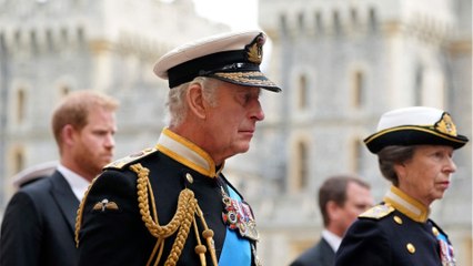 Voici - Charles III : sa première photo officielle aux côtés de Camilla, Kate et William dévoilée