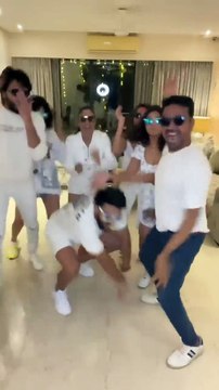 Genelia D'Souza & Riteish Deshmukh join the VIRAL Kala Chashma trend with friends #shorts